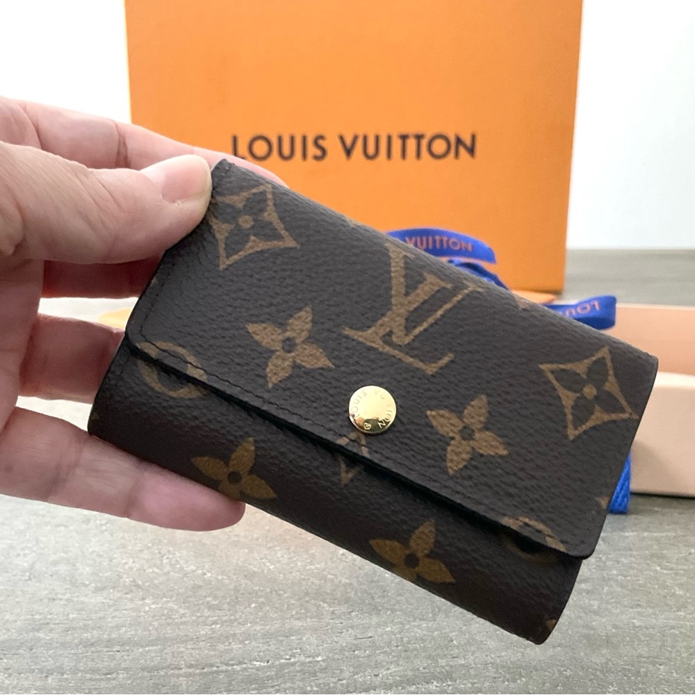 Louis Vuitton Key Holder w/ Gift Box & Dust Bag - Picture 8 of 12
